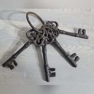 Cast Iron Skeleton Keys on Ring – Vintage Rustic Antique Charm